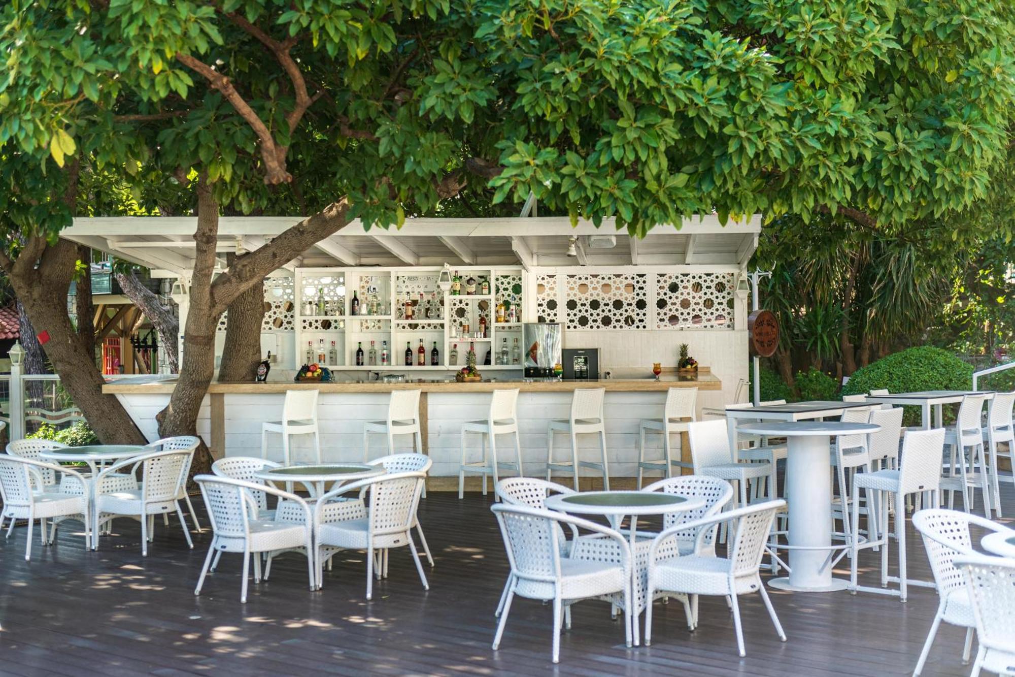 Labranda Mares Marmaris Hotel Luaran gambar The bar at the Athens Conservatory