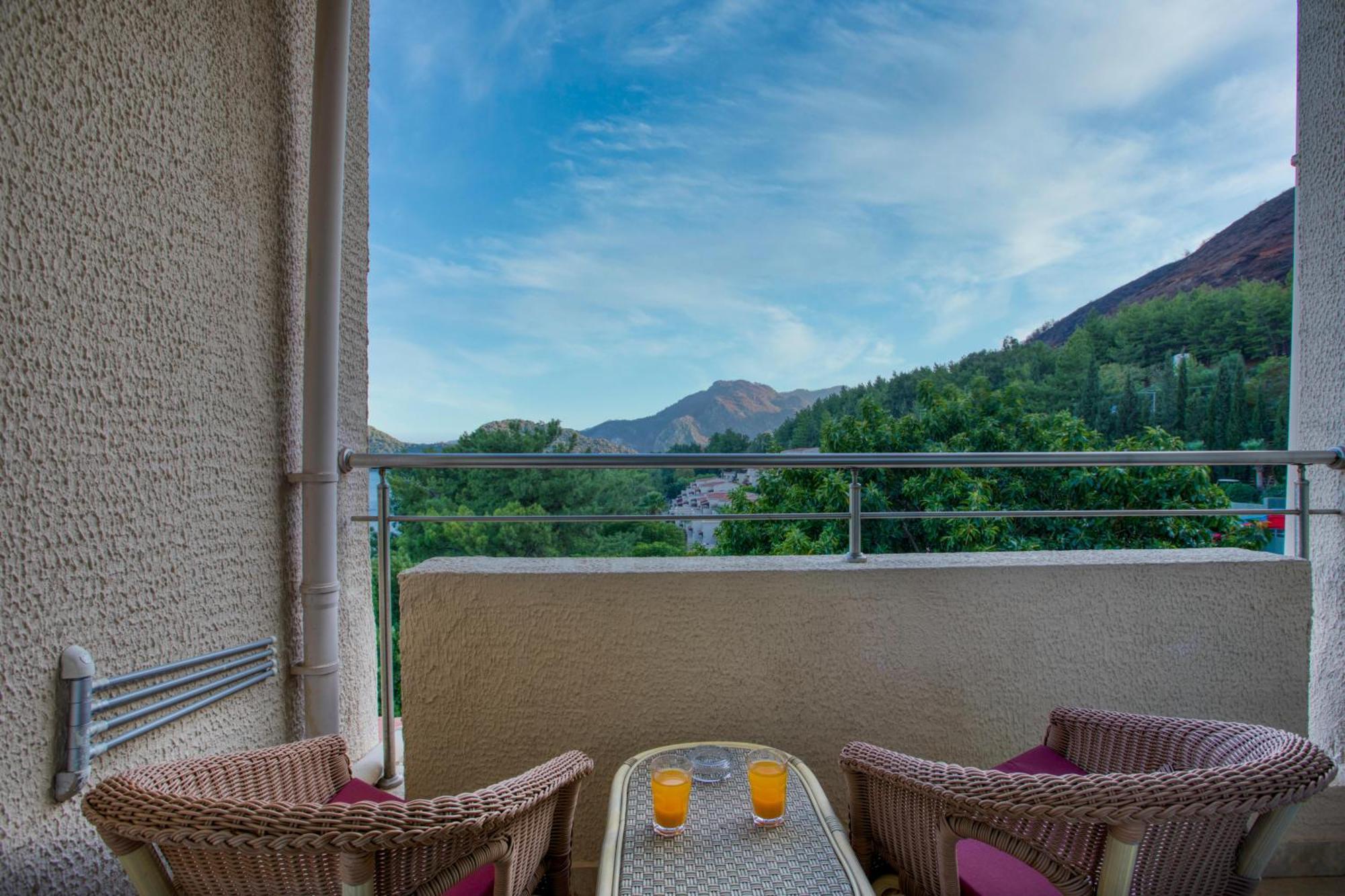 Labranda Mares Marmaris Hotel Luaran gambar View from the balcony of a hotel room